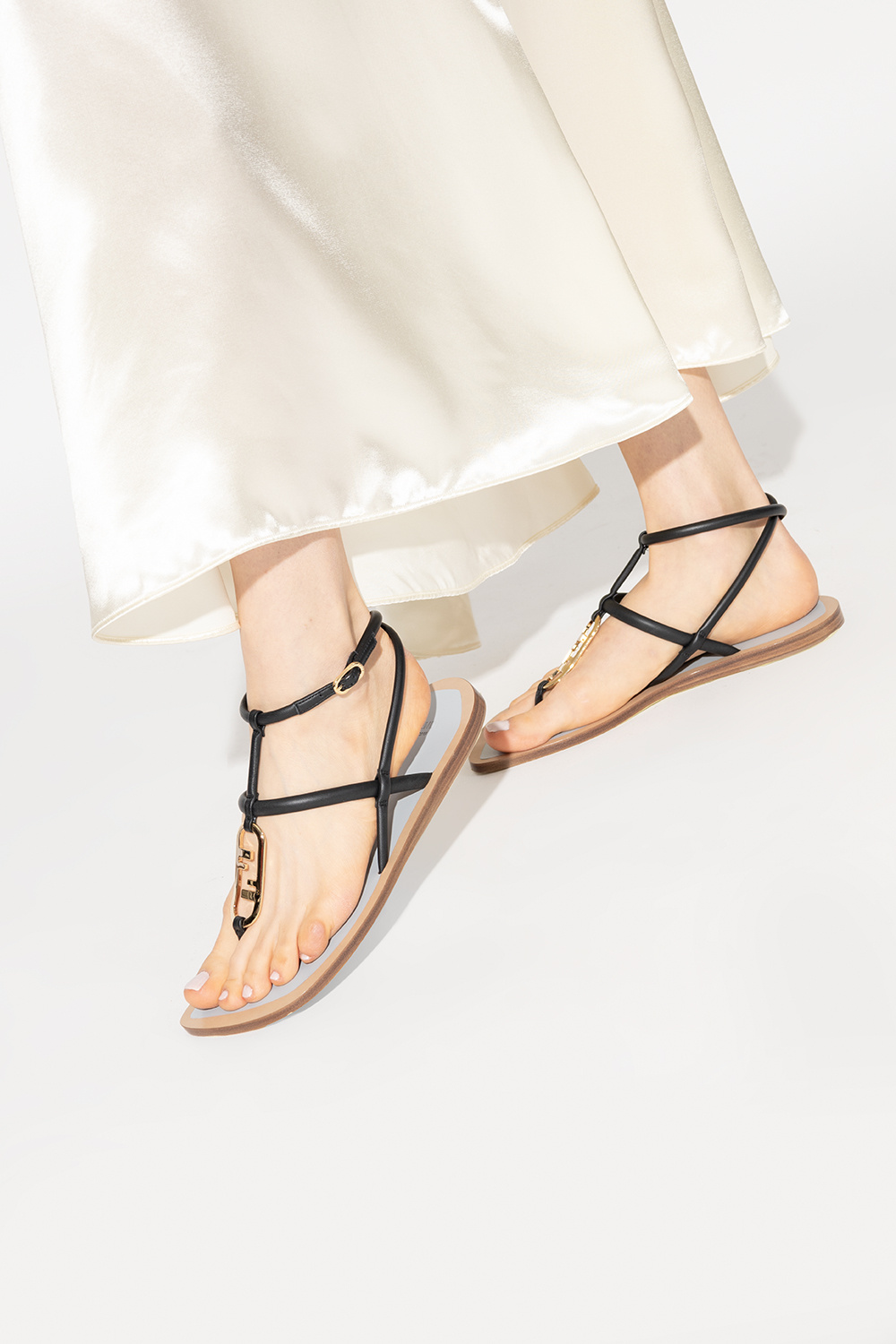 Fendi thong hot sale sandals